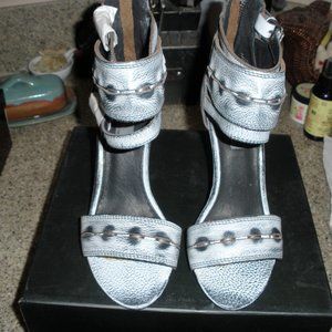 NIB Mia Silver black white crackle limited edition 100% leather SZ 7